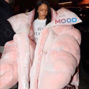 Meet your Posher, Taya